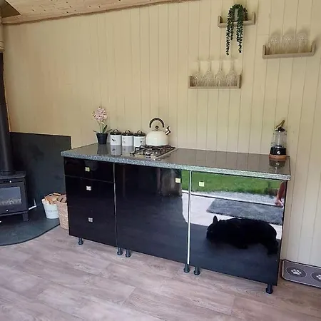 Reggies Hideaway A Secluded Off Grid Shepherds Hut *