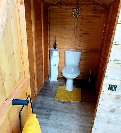 Reggies Hideaway A Secluded Off Grid Shepherds Hut Holiday home Saint Hilary (Cornwall)