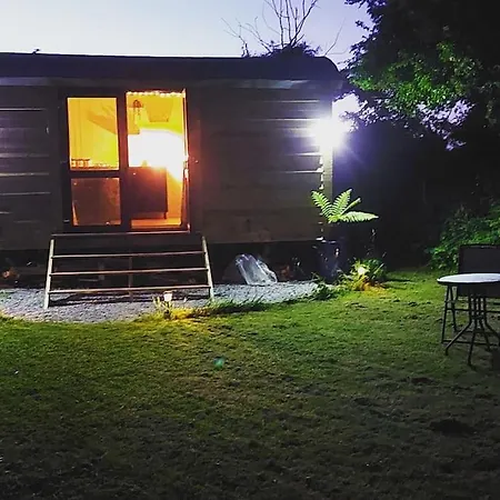Reggies Hideaway A Secluded Off Grid Shepherds Hut *
