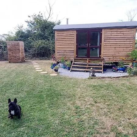 Holiday home Reggies Hideaway A Secluded Off Grid Shepherds Hut *